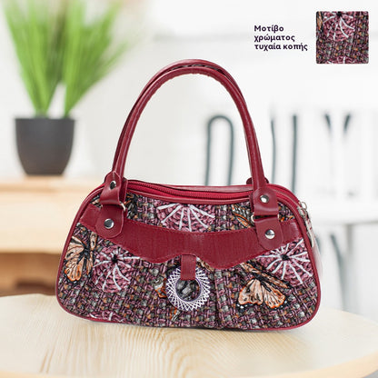 Μικρές τετράγωνες τσάντες κατάλληλες για μεσήλικες και ηλικιωμένες γυναίκες, όπως πορτοφόλια για κέρματα, θήκες για κλειδιά και θήκες για κινητά τηλέφωνα.