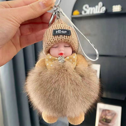 😴🧸🚗Αγοράστε 1 και πάρτε 1 δωρεάν🔥Μενταγιόν αυτοκινήτου σε σχήμα κούκλας που κοιμάται, μπρελόκ κινουμένων σχεδίων με μοτίβο βελούδινου παιχνιδιού.